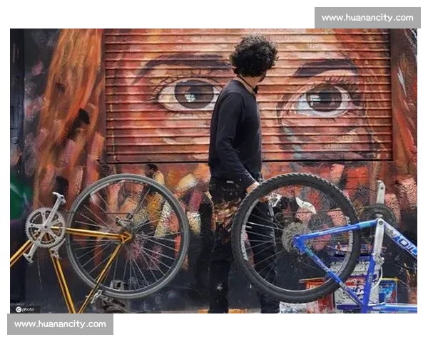 亚马尔壁画遭涂鸦 小矮人 引争议：成年礼雇佣侏儒演员风波升级